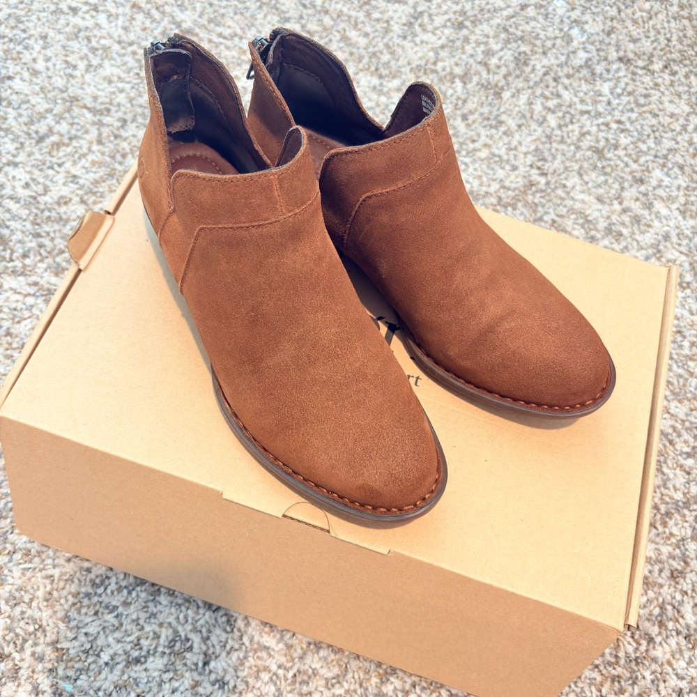 b.o.c. Women's Brown Ankle Booties